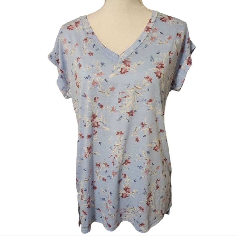 𝅺Boutique floral baby blue‎ top